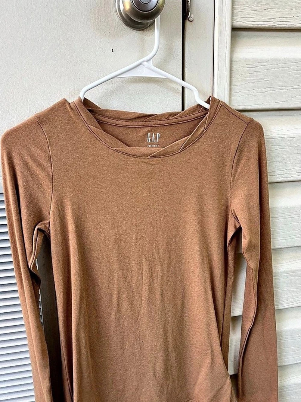 Gap Long Sleeve Tee in Brown Like New